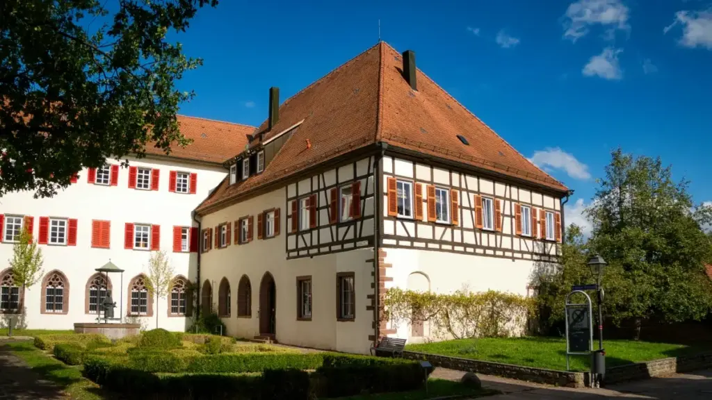 Роҳнамои амалии креаторҳо аз Тоҷикистон: чӣ гуна ба брендҳои Шри-Ланка дар Facebook муроҷиат карда, ҳузур ва маводи рӯйдодиро бо тегҳои спонсор пайваст кунем — қадамҳои воқеӣ, намунаҳо ва санҷишҳои мавзӯъӣ.