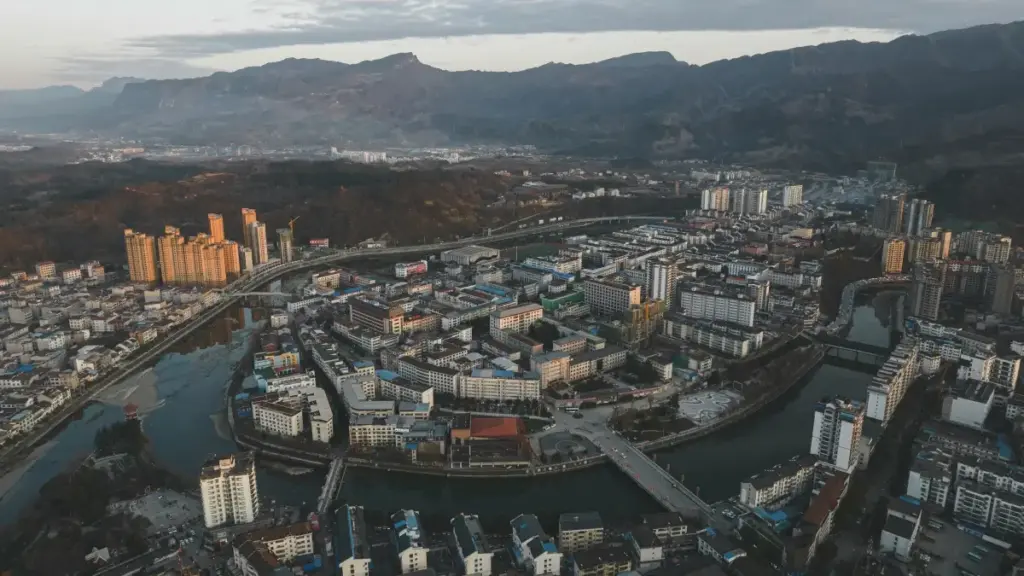 Роҳнамои амалӣ барои брендҳои Тоҷикистон: чӣ гуна дар Амороти Муттаҳида Zalo криэйторҳоро ёфтан, тарҳрезӣ кардани анбоксинг вирусӣ ва пешгирӣ аз хатарҳои маъмул.