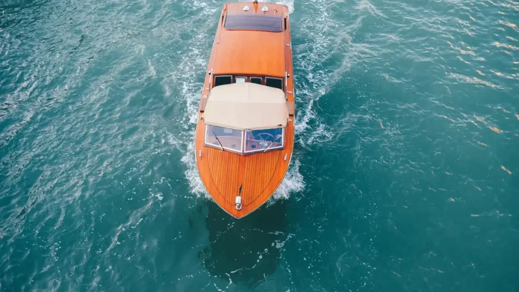 Роҳнамои амалӣ барои креаторҳои тоҷик: тарзи муайян, пайваст шудан ва сохтани хайп барои лончҳои маҳсулот бо истифодаи Clubhouse ва стратегияҳои маҳаллӣ.