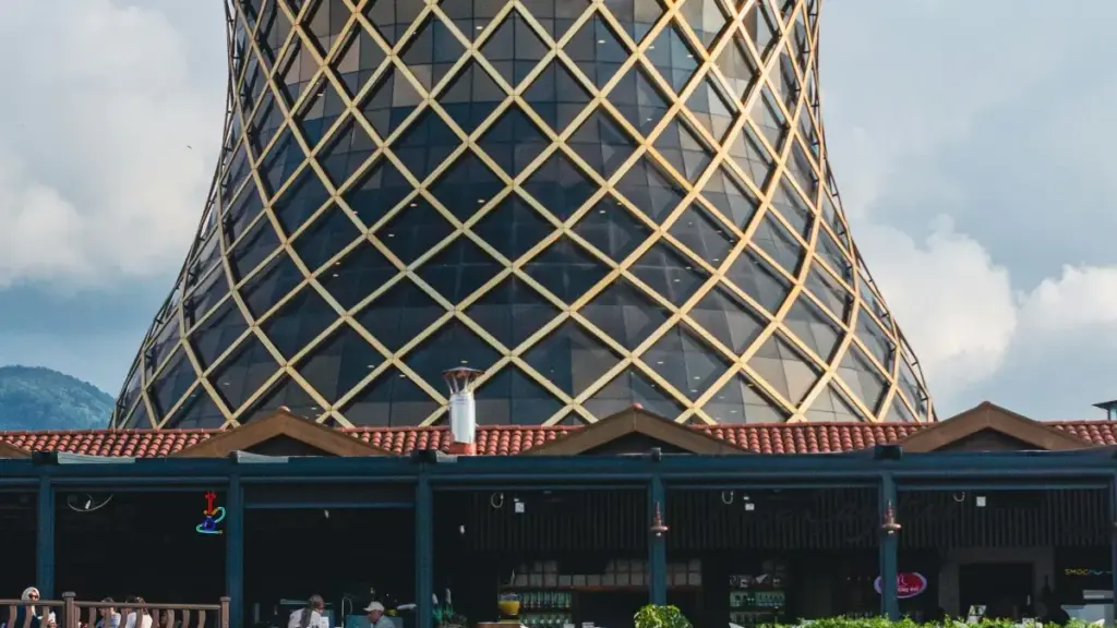 Роҳнамое барои рекламадиҳандагони Тоҷикистон: чӣ гуна Kuaishou-криейторҳои Украина барои кампанияҳои муштарак пайдо, тафсир ва беҳтарин амалҳоро бо мисолҳо.