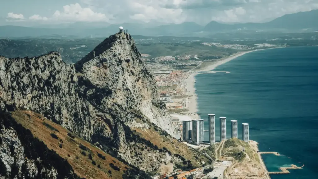 Роҳнамае амалӣ барои рекламчии Тоҷистон: чӣ тавр OnlyFans‑креаторҳои Непалро ёфт, мувофиқ кардани паёми бренд дар лайв ва кам кардани хатари PR.